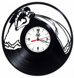 Ceas de perete decorativ din disc de vinil, Negru, 30 cm, Tematica Nunta Miri Sarut Voal Romantic