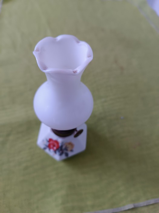 Lampa decorativa, rezervor din portelan si sticla opalina