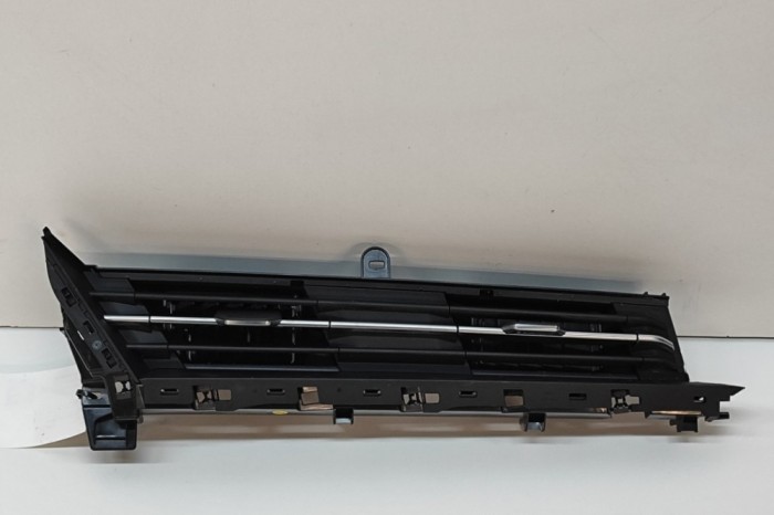 Gura de ventilație planșa de bord AUDI Q4 SUV F4B 2023 OEM: 89C820951A 28639015