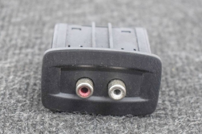 Port USB/AUX-In RENAULT MASTER III Furgon FV 2011 OEM: 280230005R 11329461