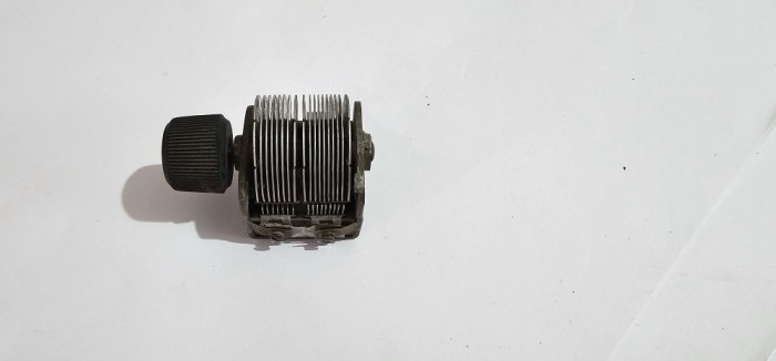 CONDENSATOR VARIABIL RADIO .