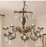 Superb candelabru antic din alama,bronz și elemente din cristal &icirc;n stilul francez Louis cu 8 brațe