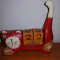 Pisica de lemn stilizata pictata manual cu calendar