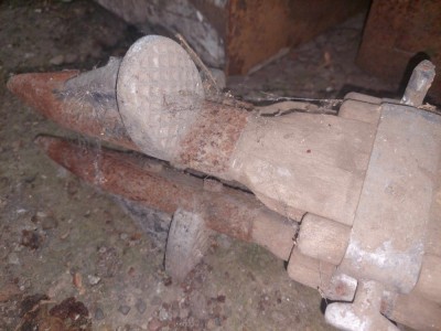 Trepied/tripod vechi militar,din lemn-original-masiv-frumos proiect de restaurar foto