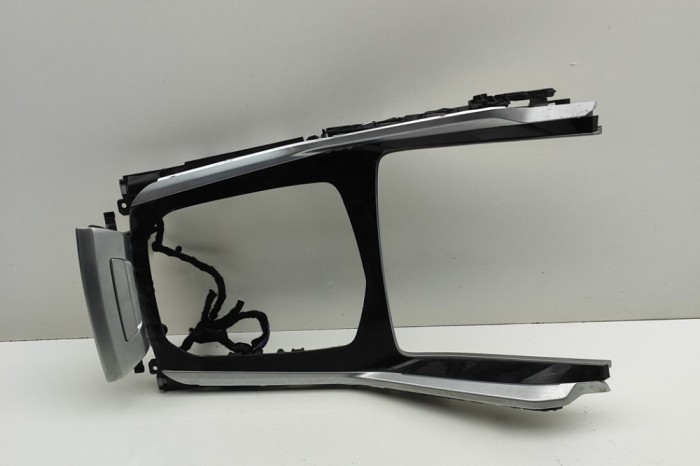 Ornament consola centrală BMW X5 G05 2022 OEM: 5569700,6899708 31257253