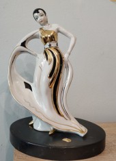 LICHIDARE ! bibelou / figurina in stil Art Deco, Capodimonte- Vittorio Sabadin foto