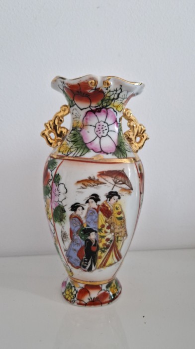 VAZA Portelan CHINEZEASCA 16 centimetri