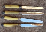 Set 4 cuțite vechi cu m&acirc;ner din os
