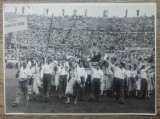 Manifestatie pe stadion, delegatia romana in RDG, stema RPR// fotografie, Romania 1900 - 1950, Portrete