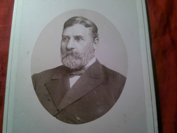 Fotografie pe carton Carlsbad Foto B.Wagner cca 1928 , cu steme Imp. Austro-Ungar - Barbat cu papion