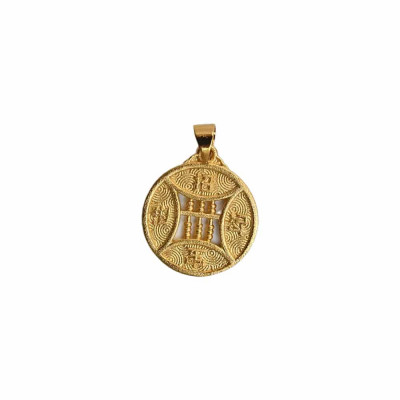 Medalion auriu cu moneda chinezeasca foto