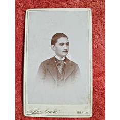 Fotografie tip CDV, baiat la costum, inceput de secol XX