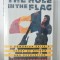 Andrei Codrescu - The Hole in the Flag. A Romanian Exile&#039;s Story of Return and Revolution