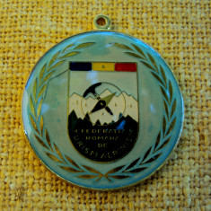 Insigna si medalie Federatia Romana de Turism Alpinism