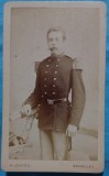 Fotografie tip CDV, Sublocotenet belgian in uniforma de ceremonie, inceput de secol XX