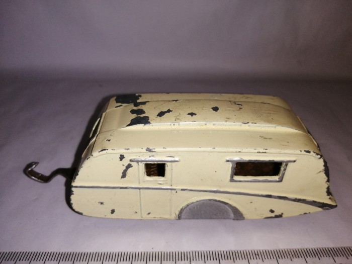 bnk jc Dinky 190 Caravan