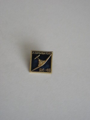QW9 N6 14 - insigna - aviatie - inscriptie in limba rusa foto