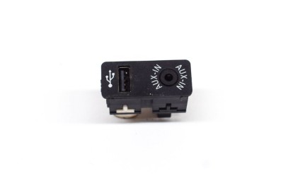 Port USB/AUX-In BMW 3 F30, F80 2016 OEM: 9229246 20285428 foto