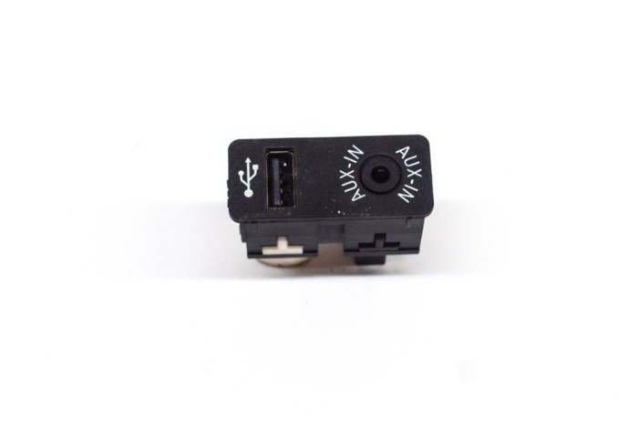 Port USB/AUX-In BMW 3 F30, F80 2016 OEM: 9229246 20285428