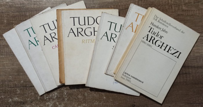 Lot 9 volume de poezie Tudor Arghezi