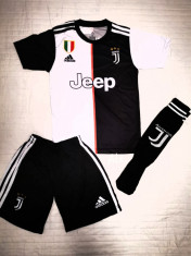 Compleu Echipament si jambiere pt. copii Juventus RONALDO model 2019-2020 foto