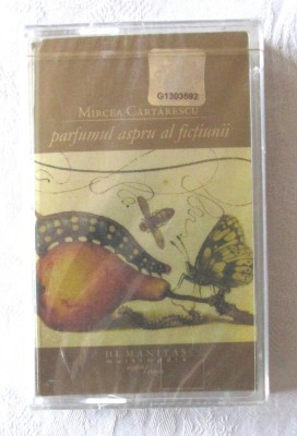 Caseta audio &amp;quot;Mircea Cărtărescu &amp;lrm;&amp;ndash; Parfumul aspru al ficţiunii&amp;quot;, originala, cu holograma, noua, in tipla foto