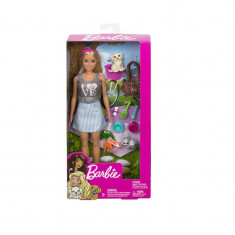 Papusa Barbie cu caine si multe accesorii