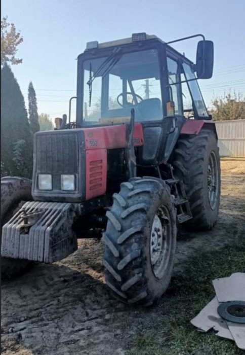 Tractor Belarus + &icirc;ncărcător