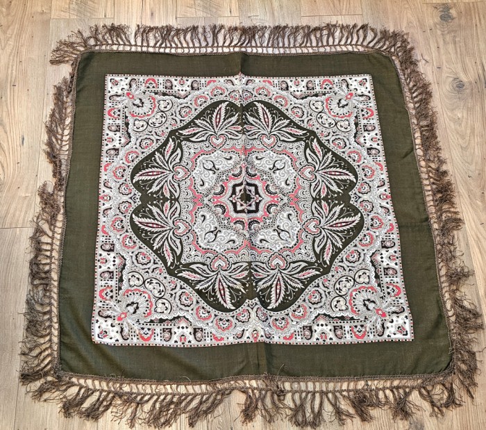ESARFA - BATIC VINTAGE DIN LANA CU FRANJURI DIN V&Acirc;SCOZĂ