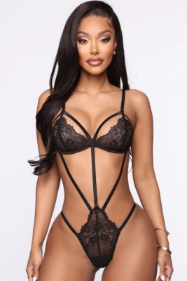 E1034-1 Body sexy din dantela cu bretele subtiri si decupaje foto