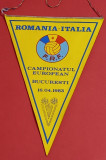 Fanion meci fotbal ROMANIA - ITALIA (16.04.1983) dimensiuni mari 33x23 cm)