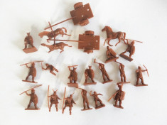 Lot 21 figurine soldati razboinici / cai miniatura, 2-2.5 cm foto