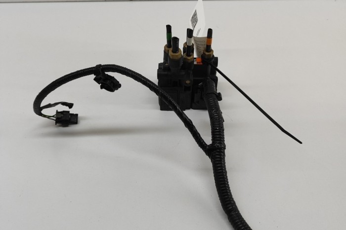 Unitate de control suspensie pneumatică LAND ROVER RANGE ROVER SPORT II L494 2019 OEM: JPLA-5B710-AA 28427084