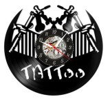 Ceas de perete decorativ &ldquo;Tattoo Studio&rdquo;, lucrat manual din disc de vinil (Vinyl Record), design artă alternativă, Negru, 30 cm