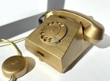 Telefon romanesc auriu cu disc tip RS-72492, model EM-72, cu priza si schema tehnica originala anii 70