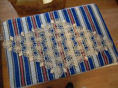 Macrame (mileu) in forma de romb cu diagonale avand dimensiunea 105x60 cm