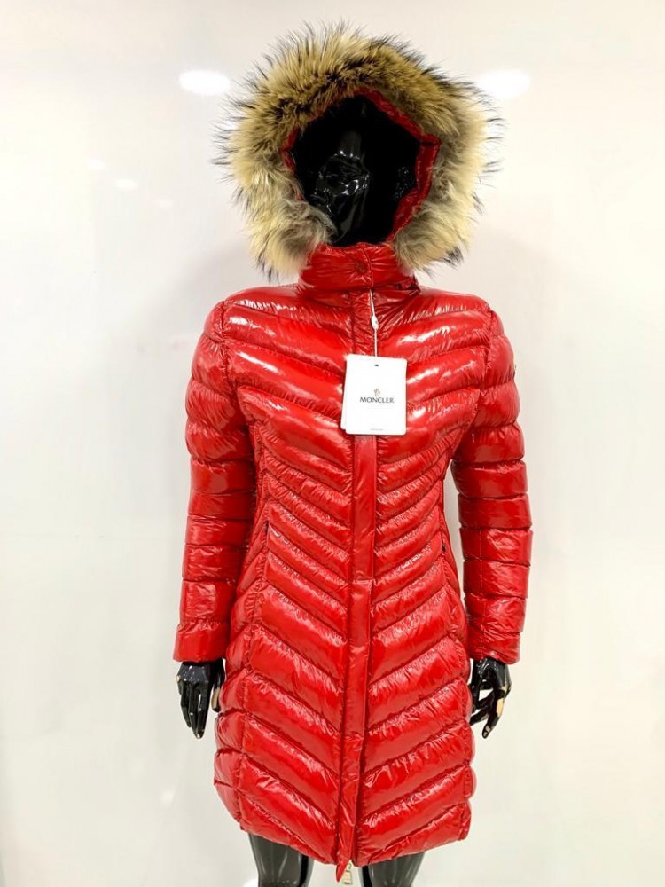 Geaca Moncler lunga,rosie,marime M | arhiva Okazii.ro