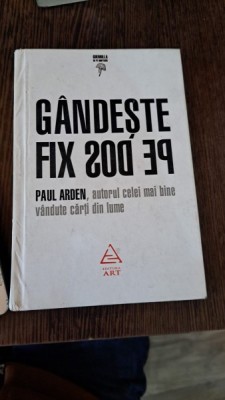 G&amp;acirc;ndește fix pe dos de Paul Arden foto