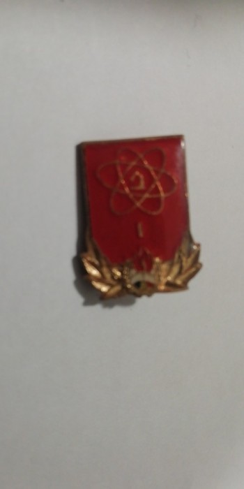 QW9 J 69 - Insigna - tematica pionieri - Chimie - Premiul I