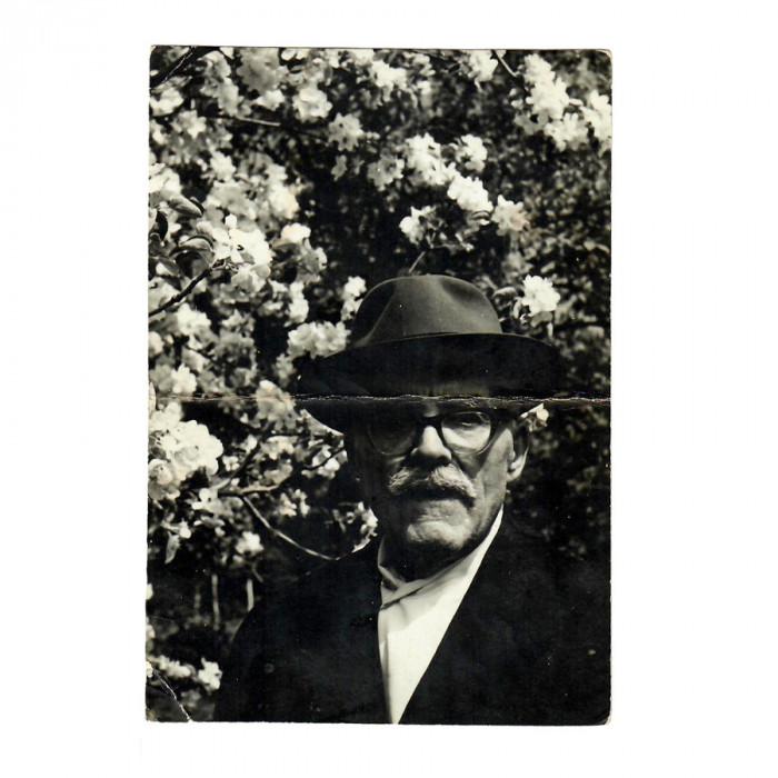 Tudor Arghezi, fotografie cu dedicație și carte de vizită, 1965