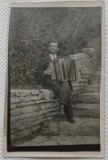 Fotografie tip Carte postala, Barbat cu acordeon la Baile Strunga, 1933
