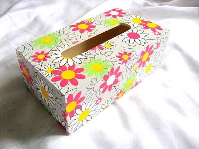 Cutie lemn pt servetele hartie cu model de flori stilizate 28758
