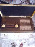Radio vechi portabil cu lampi la baterii Emerson Radio Model 558 an 1948-50
