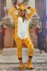 Pijama Kigurumi Girafa Dama, Salopeta Intreaga Flausa, Gluga Urechi, Nasturi si Fermoar, Buzunare. Marimi S,M,L,XL