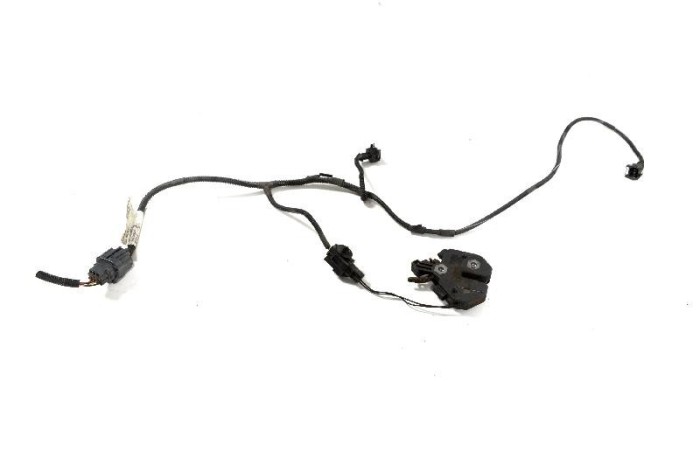 &Icirc;ncuietoare capota st&acirc;nga VOLVO V70 II SW 2006 OEM: 30799689,30799688 3353629