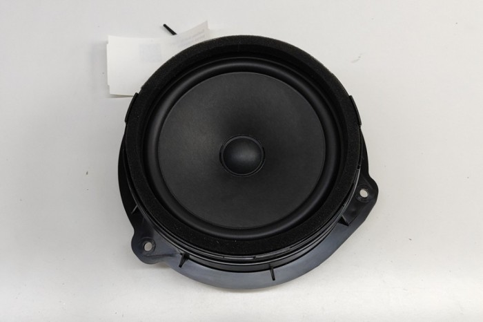 Difuzor ușă st&acirc;nga spate AUDI A3 Sportback 8VA, 8VF 2018 OEM: 8V4035411C 30492596
