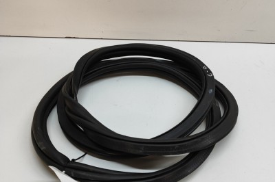 Garnitura ușă dreapta spate VW T-ROC A11 2023 OEM: 2GA867914B | 31250814 foto