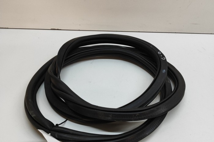 Garnitura ușă dreapta spate VW T-ROC A11 2023 OEM: 2GA867914B | 31250814