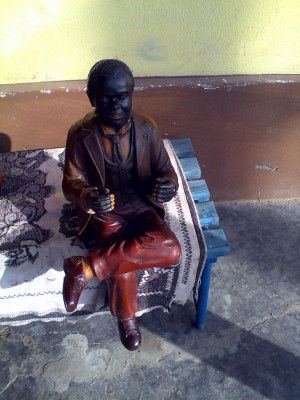 Statueta Veche Barbat Meditind Inaltime 62 cm foto