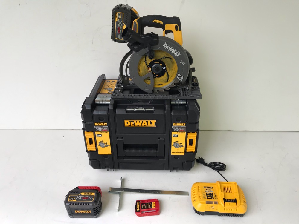 Ferastrau Circular Dewalt DCS 576 Fabricatie 2018 | Okazii.ro